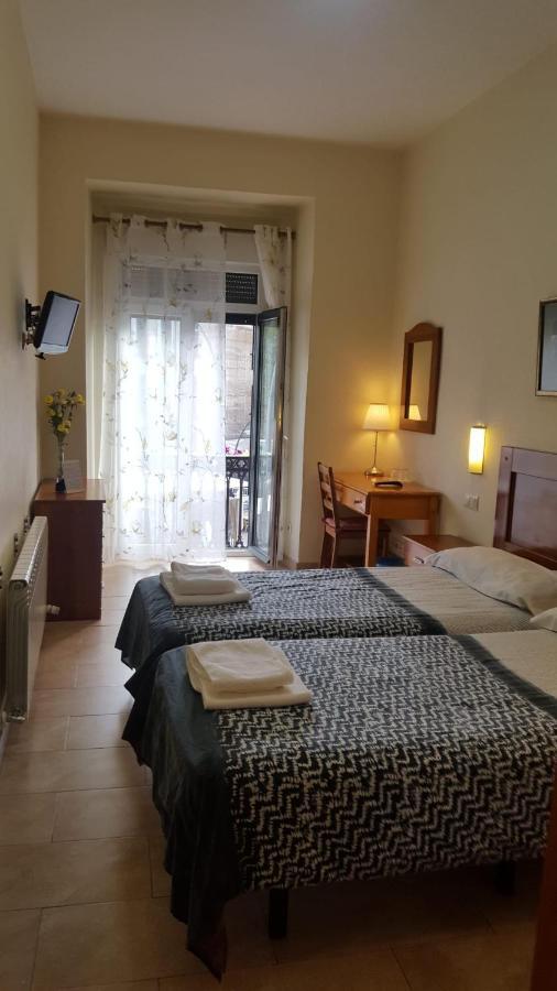 Hostal Tirso Plaza Madrid Exterior photo